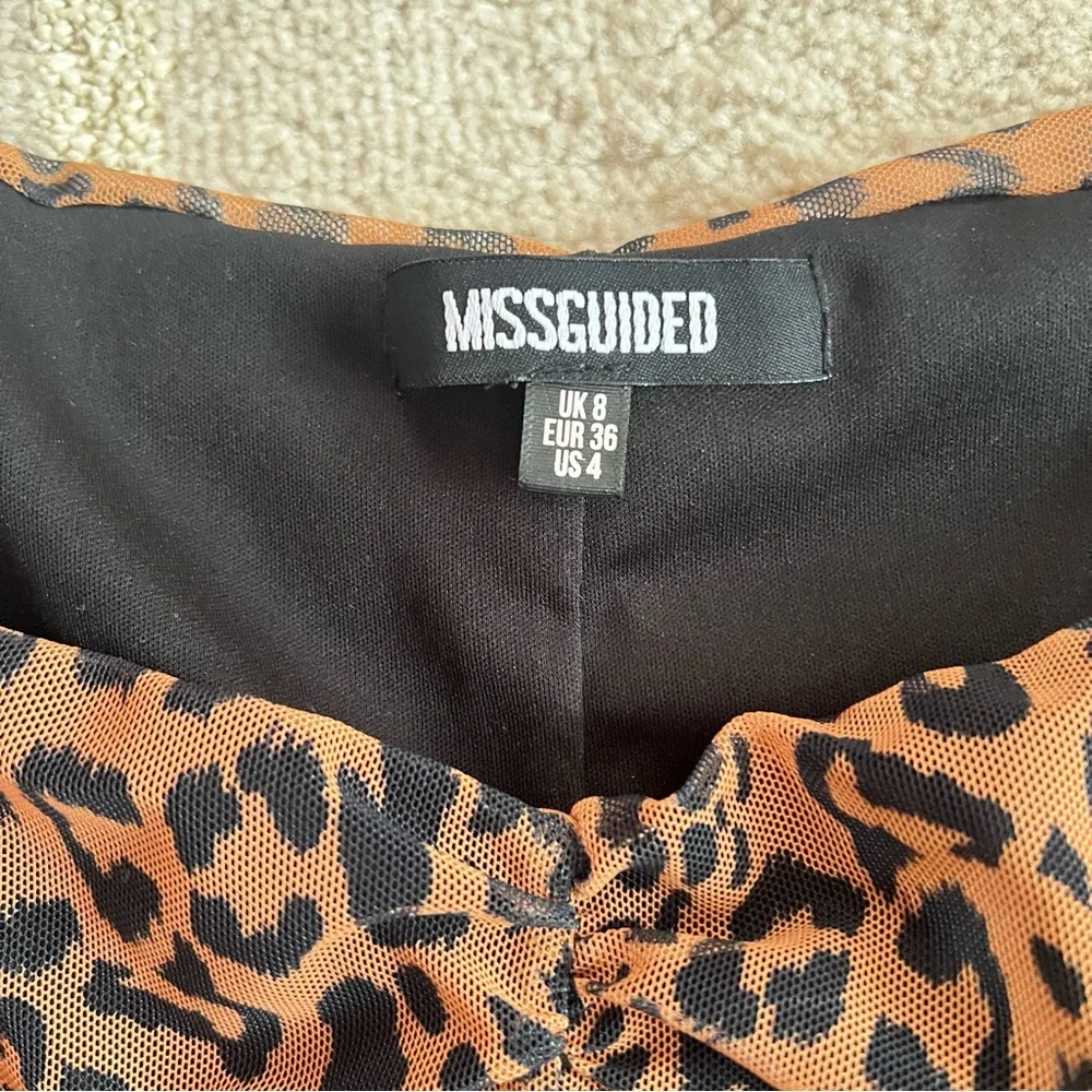 Missguided Ruched Leopard Print Long Sleeve Top - Picture 3 of 3
